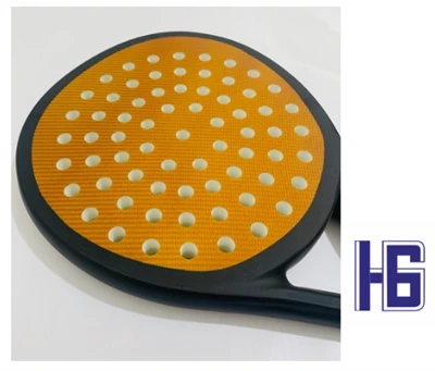 Ursprunget och egenskaperna hos pickleball-paddlar.
